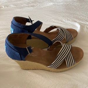 TOMS Wedges Size 7.5